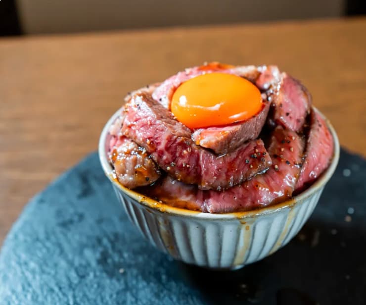 Wagyu steak rice bowl